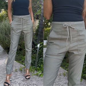 Bevy Flog - Tali - Green Herringbone